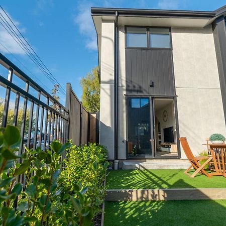 King Bed On Hagley Park Corner In The Cbd Apartment Christchurch Exterior photo