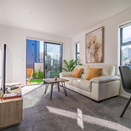 King Bed On Hagley Park Corner In The Cbd Apartment Christchurch Exterior photo