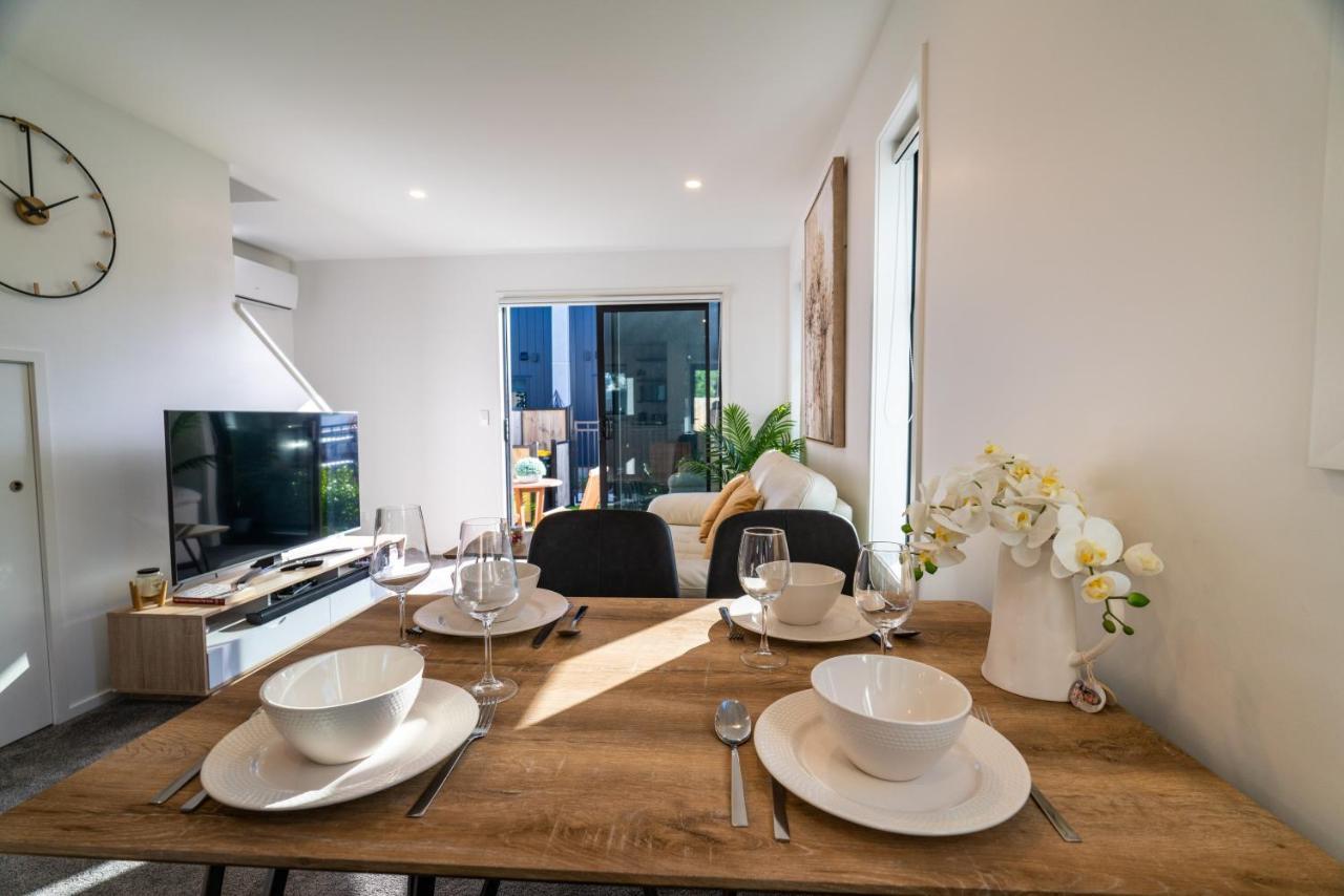 King Bed On Hagley Park Corner In The Cbd Apartment Christchurch Exterior photo