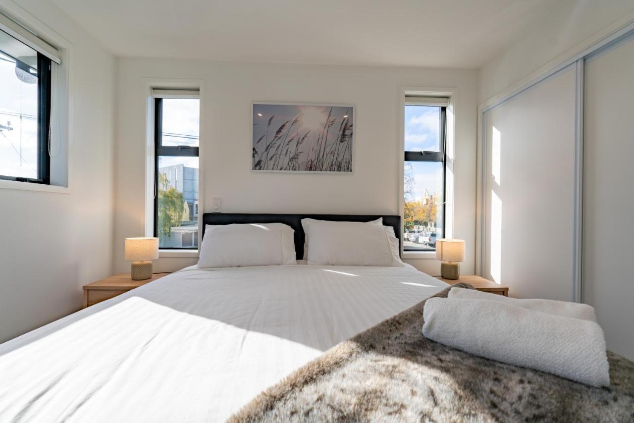 King Bed On Hagley Park Corner In The Cbd Apartment Christchurch Exterior photo
