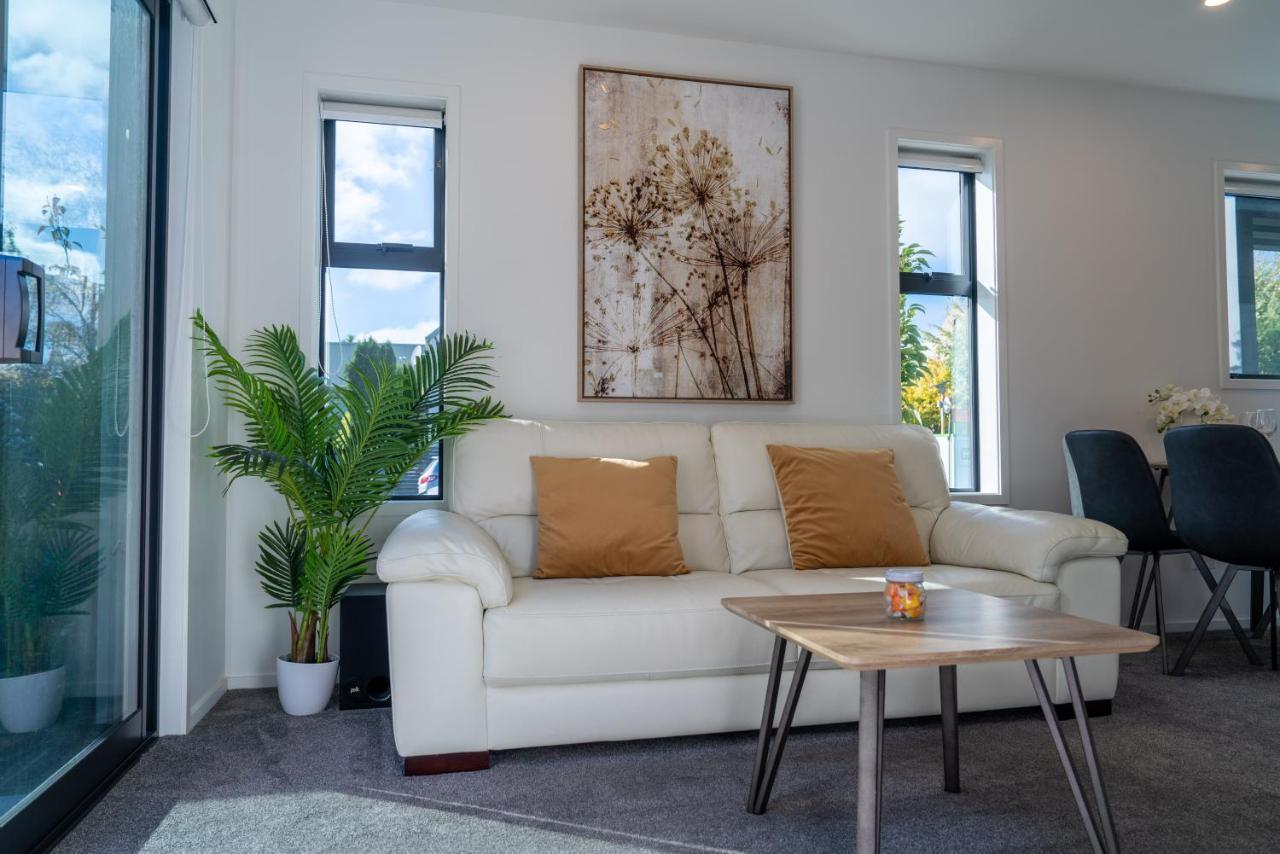King Bed On Hagley Park Corner In The Cbd Apartment Christchurch Exterior photo