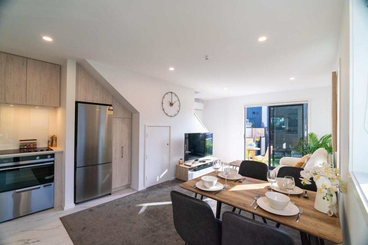 King Bed On Hagley Park Corner In The Cbd Apartment Christchurch Exterior photo
