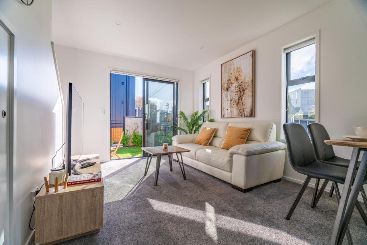 King Bed On Hagley Park Corner In The Cbd Apartment Christchurch Exterior photo